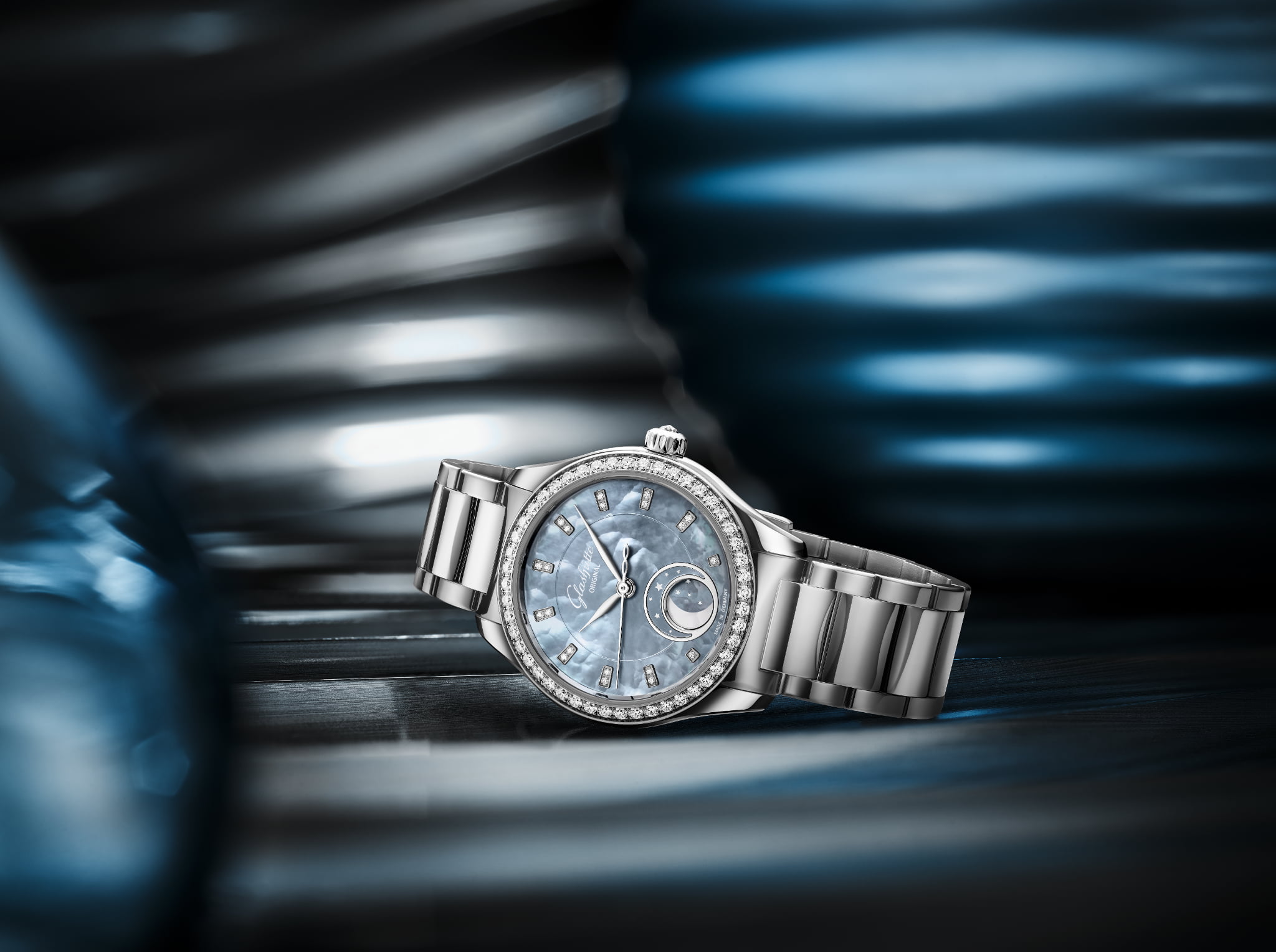 グラスヒュッテ・オリジナル、 「スカイライン ブルー」カラーのセレナーデ・ルナを発表